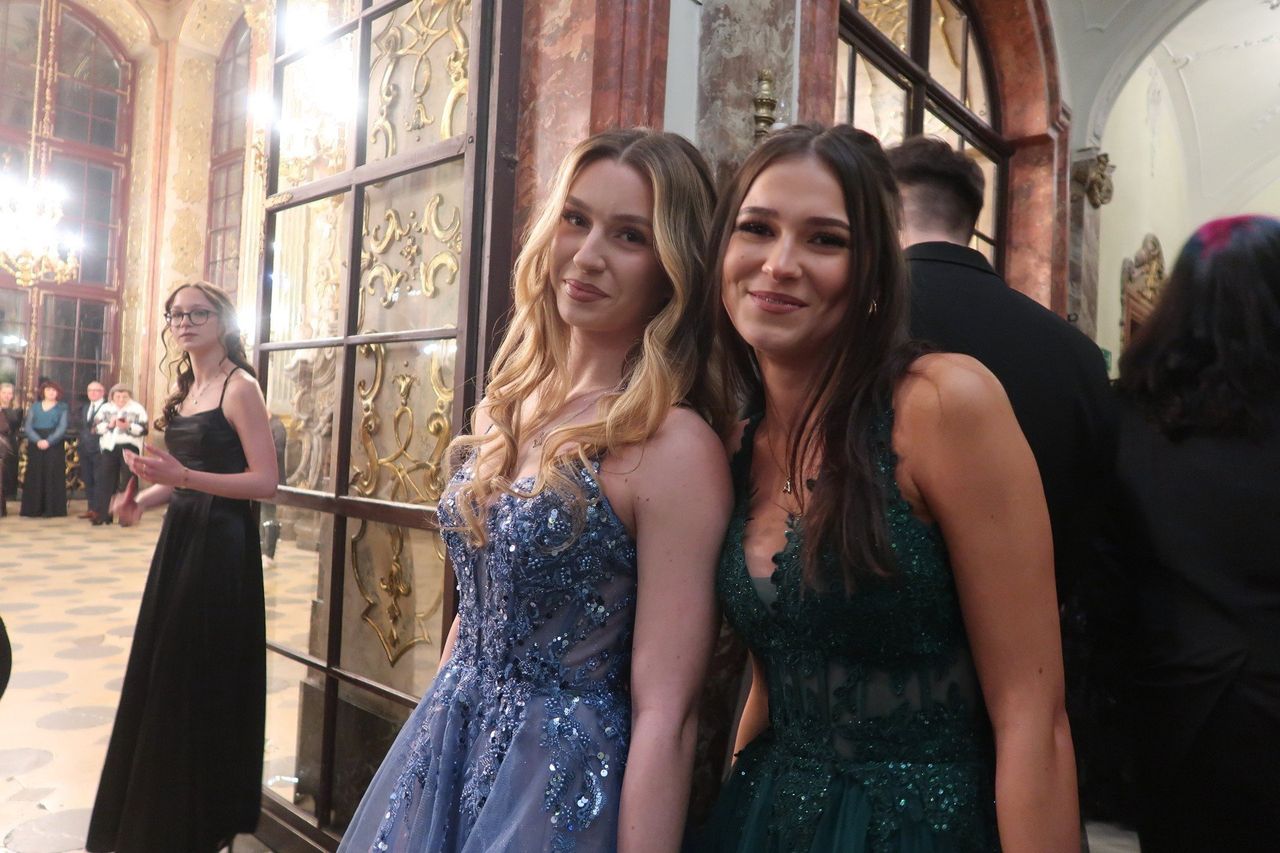 Wałbrzych: Studniówka 2026. Uczniowie IV Liceum Ogólnokształcącego rozpoczęli sezon studniówkowy w Zamku Książ