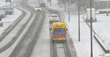 Zima wraca z impetem. Śnieżyce i silny wiatr w prognozach