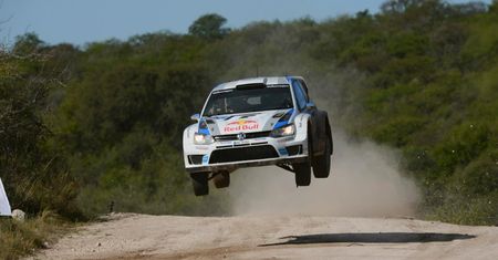 Andreas Mikkelsen uczy, jak skakać na hopkach