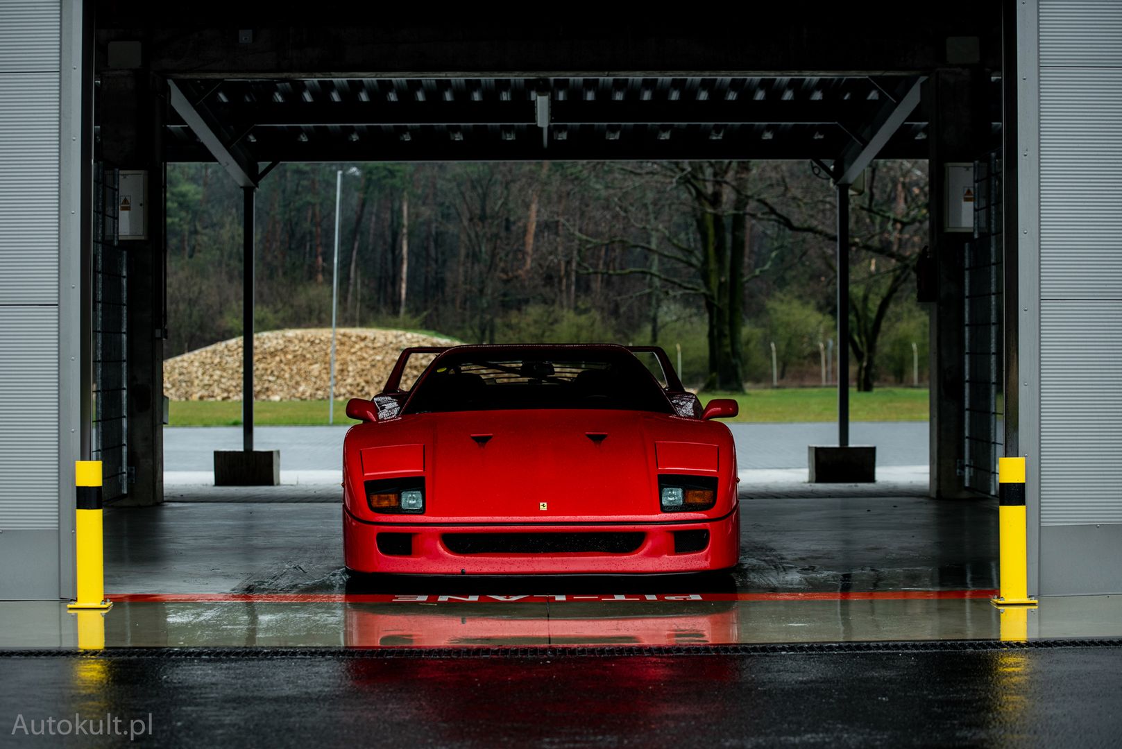 Ferrari SF90 Stradale (2021) vs Ferrari F40 (1990)