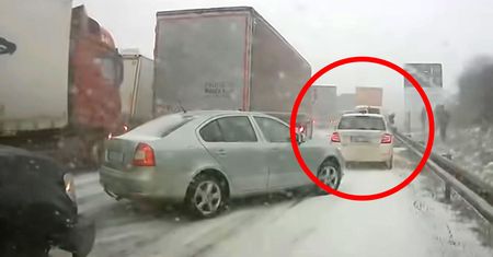 Wielki karambol w kilka minut. Przerażające nagranie z Czech