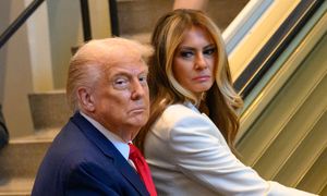 Nawet z nim nie sypia. Oto jak ma wyglądać życie intymne Trumpów