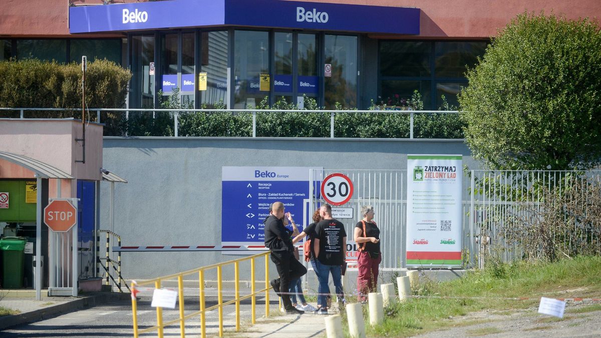 Gigant zwolni nawet 1800 osób. Oto co im da. Na zdjęciu fabryka Beko w Łodzi