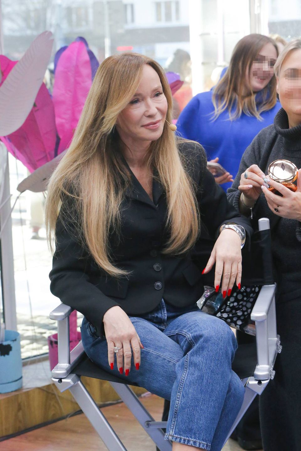 Joanna Przetakiewicz przed studiem "Dzień Dobry TVN"