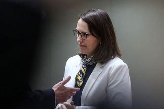 Tak Polacy uciekają przed inflacją. Ministerstwo Finansów pochwaliło się "historycznym rekordem"