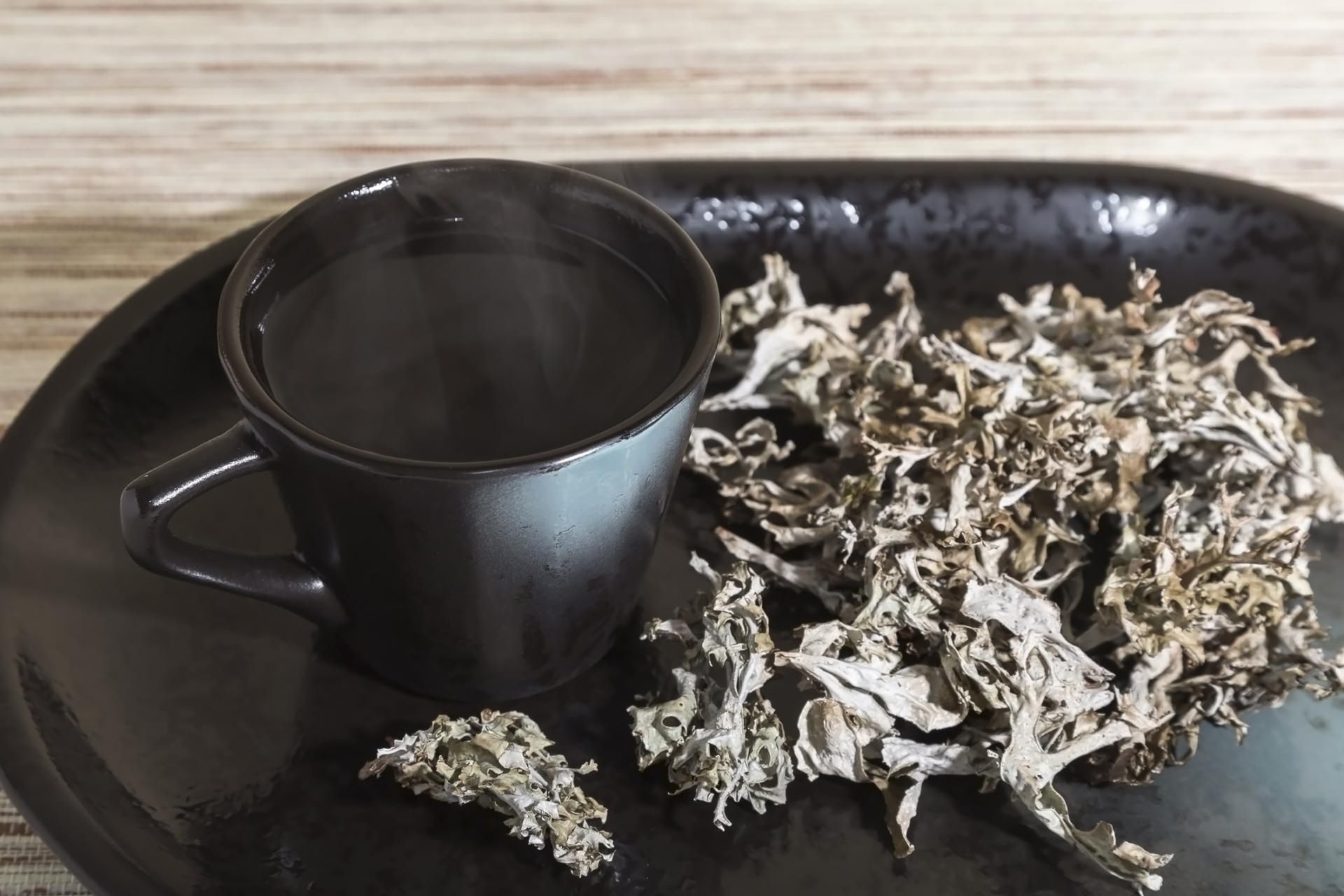 Porost islandzki wspiera kondycję płuc i ułatwia pozbywanie się zalegającej w nich wydzieliny