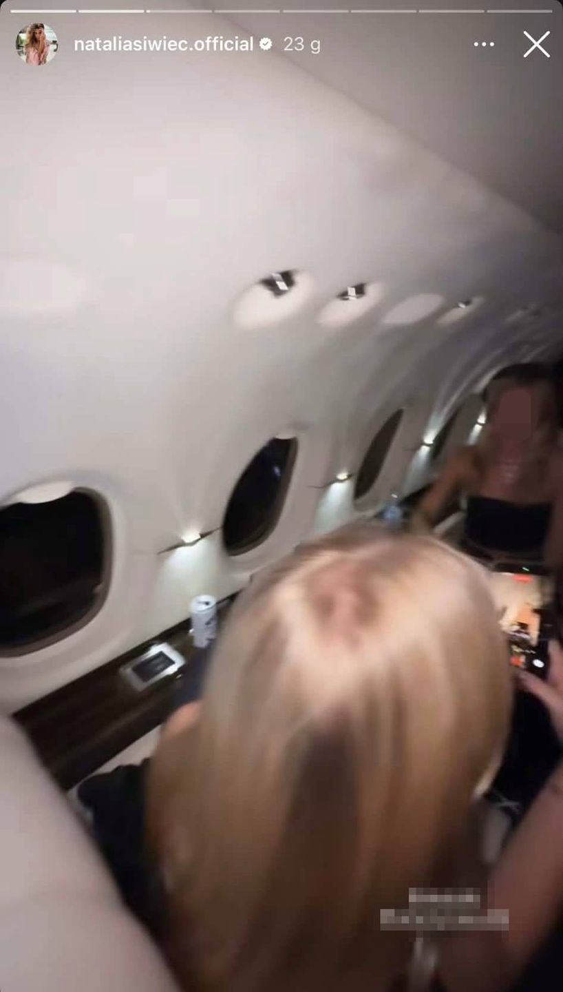 Natalia Siwiec dokazuje na pokładzie prywatnego samolotu