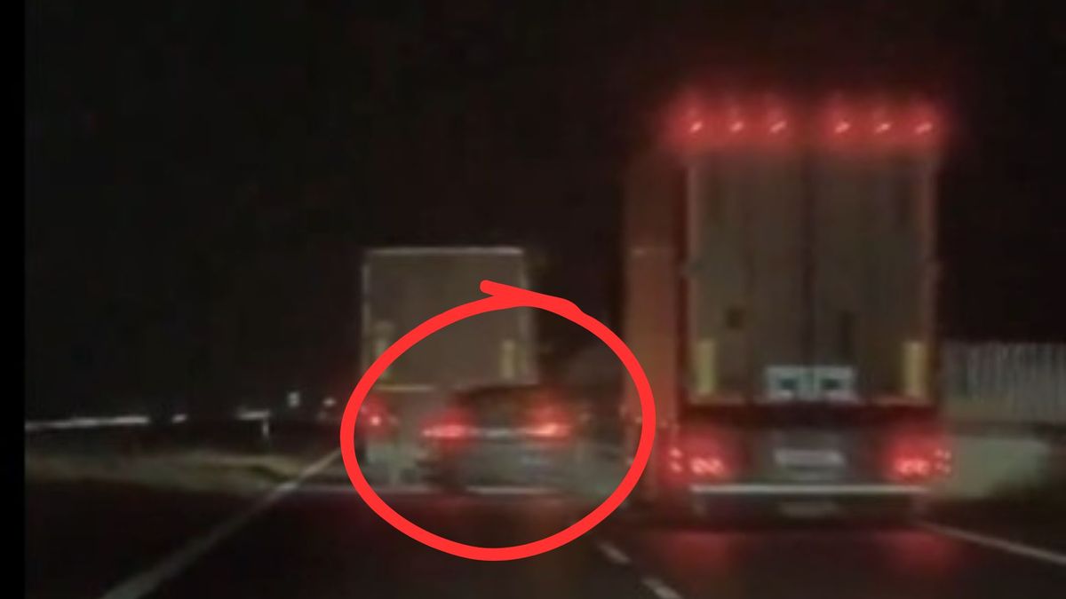 Szaleńczy rajd na S17. Kierowca niemal storpedował dwie ciężarów