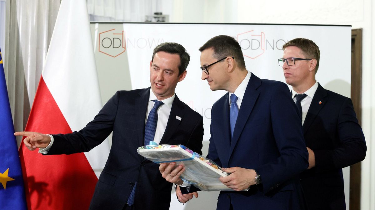 Marcin Ociepa (z lewej) z premierem Mateuszem Morawieckim