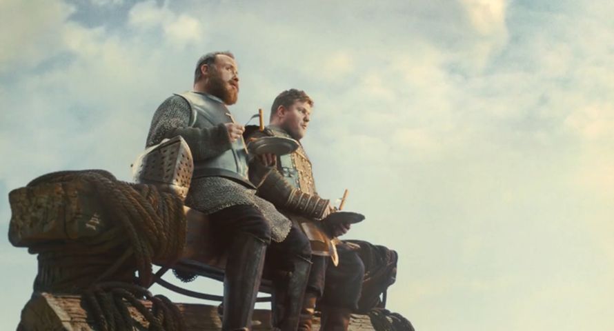 Bitwa o parówki z historią w tle w reklamie Krakusa