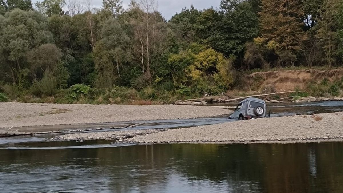 Suzuki utknęło w rzece
