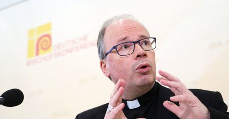 Molestowanie w Kościele: biskup zapłaci za ujawnienie danych