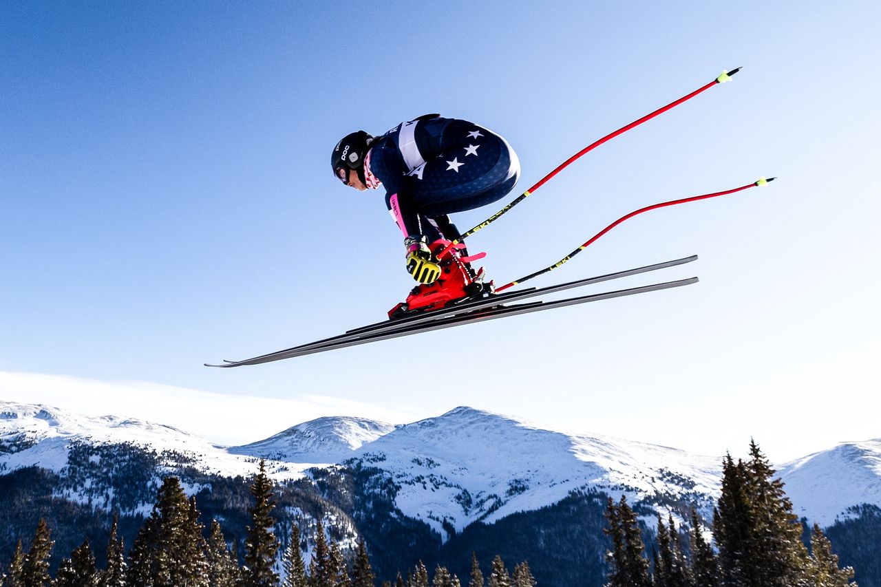 Lindsey Vonn returns to slope after training scare