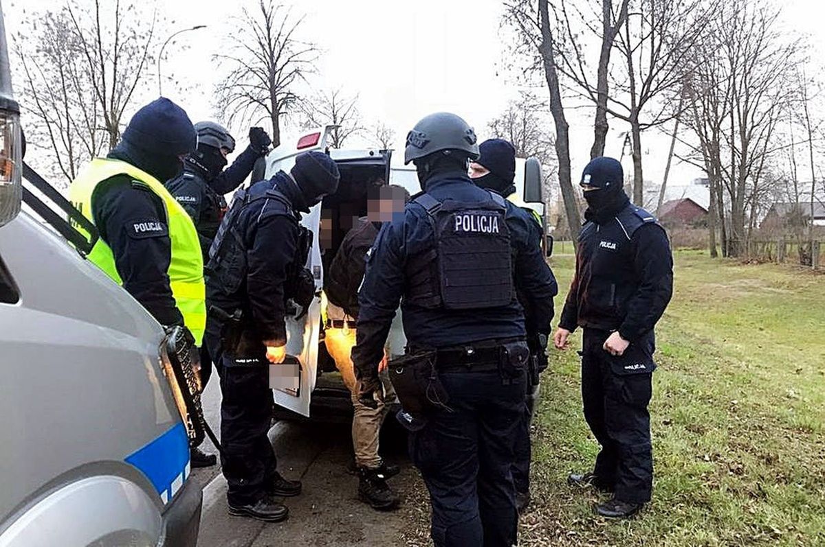 Głodni, wycieńczeni, upchnięci w małym busie. Zdjęcia z Bielska Podlaskiego