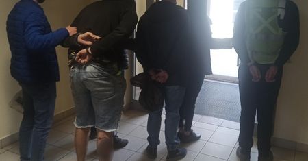 Policjanci z Warszawy zatrzymali sześciu nieuczciwych kurierów