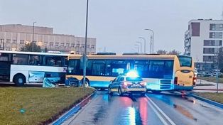 Słupsk: Zderzenie dwóch autobusów. Dwie osoby trafiły do szpitala