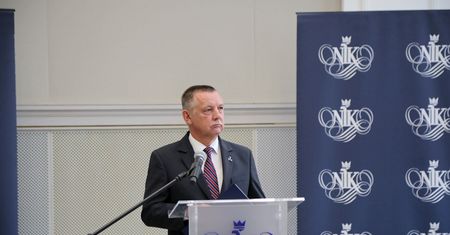 Banaś chce komisji śledczej. Jest pismo do Witek