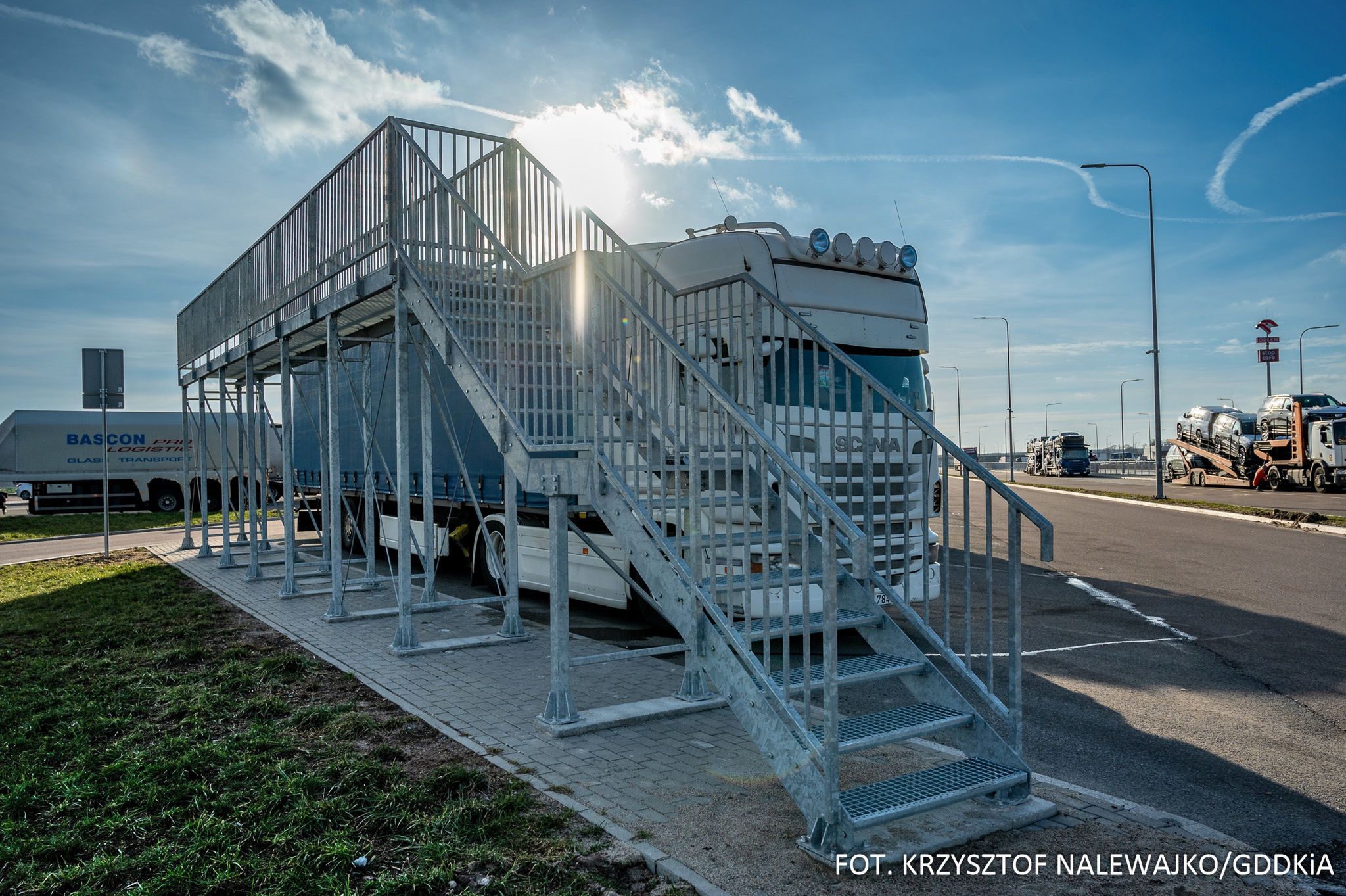 Rampa do odśnieżania pojazdów ciężarowych
