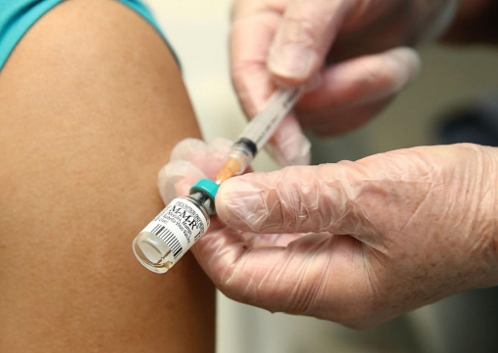 Dlaczego po szczepionce na COVID-19 dochodzi do zakrzepów? Ekspert wymienia dwie możliwości