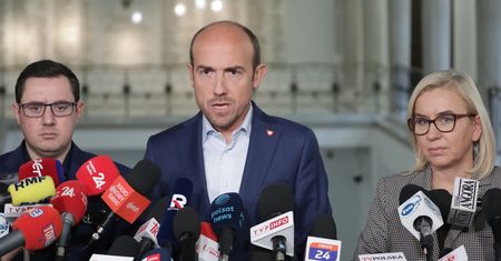 Koalicja gasi pierwszy pożar, a PiS zaciera ręce. Jest zapowiedź poprawek