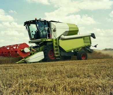 Tragiczny finał żniw. Nie żyje 65-letni mężczyzna