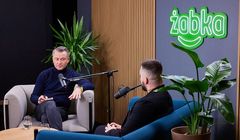 Franczyzobiorcy rozmawiają z Jarosławem Kuźniarem w akcji promującej Żabkę