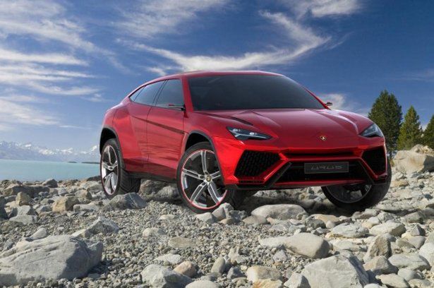 Lamborghini Urus i Bentley EXP 9 F na wyboistej drodze do produkcji