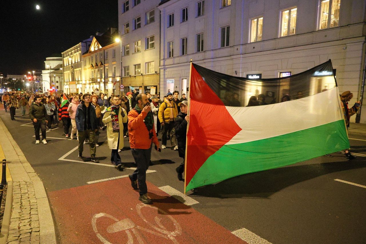 Warszawa: Miasto solidarne z Palestyńczykami. Manifestacja propalestyńska przeszła przez centrum miasta