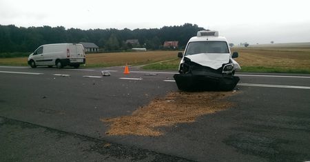 Obroki: Zderzenie dwóch aut. Trzy osoby trafiły do szpitala