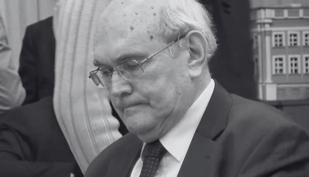 Auto wjechało w ogrodzenie. Tragedia. Wiadomo, kto prowadził