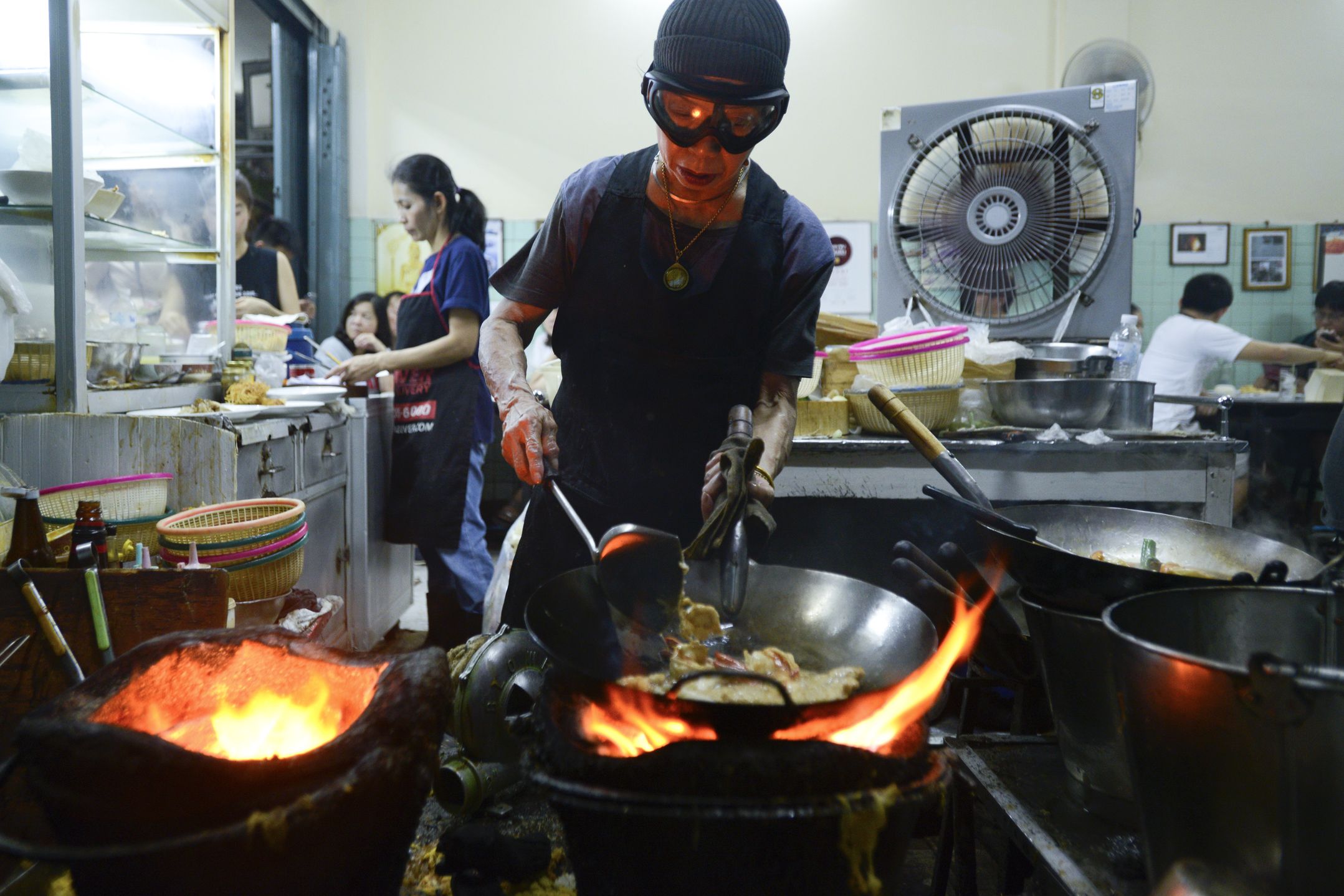 Jay Fai jest jedną z zaledwie dwóch restauracji street food na świecie, które posiadają gwiazdkę Michelin