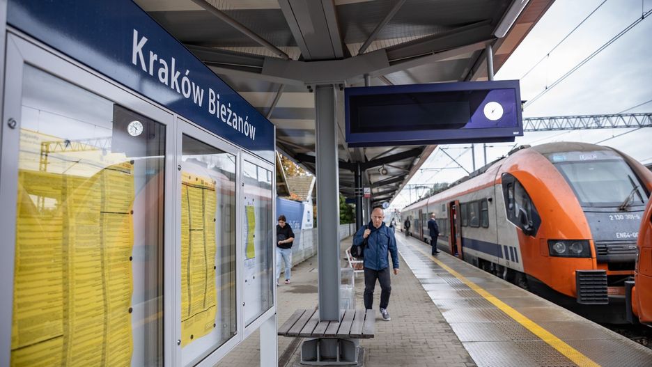 Na przystanki kolejowe w dzielnicy Bieżanów-Prokocim w Krakowie nie dojeżdża miejska komunikacja, co znacząco utrudnia mieszkańcom możliwość przesiadki na Szybką Kolej Aglomeracyjną