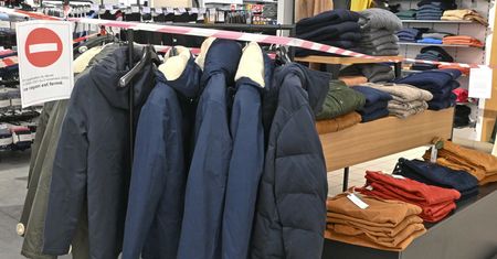 UOKiK: kurtki i płaszcze poszły do laboratorium. Producenci odzieży kłamią