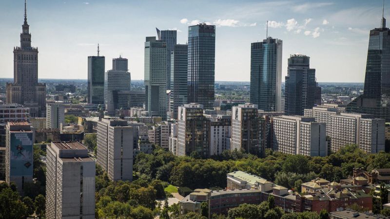 Warszawa. Najlepsze pensje w stołecznym magistracie. Nawet w rządzie tak nie płacą