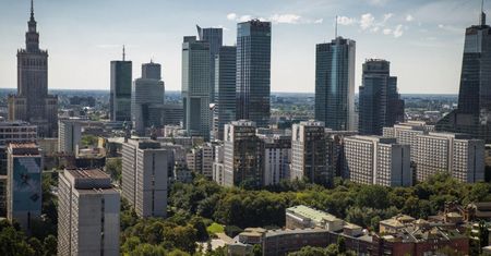 Warszawa. Najlepsze pensje w stołecznym magistracie. Nawet w rządzie tak nie płacą