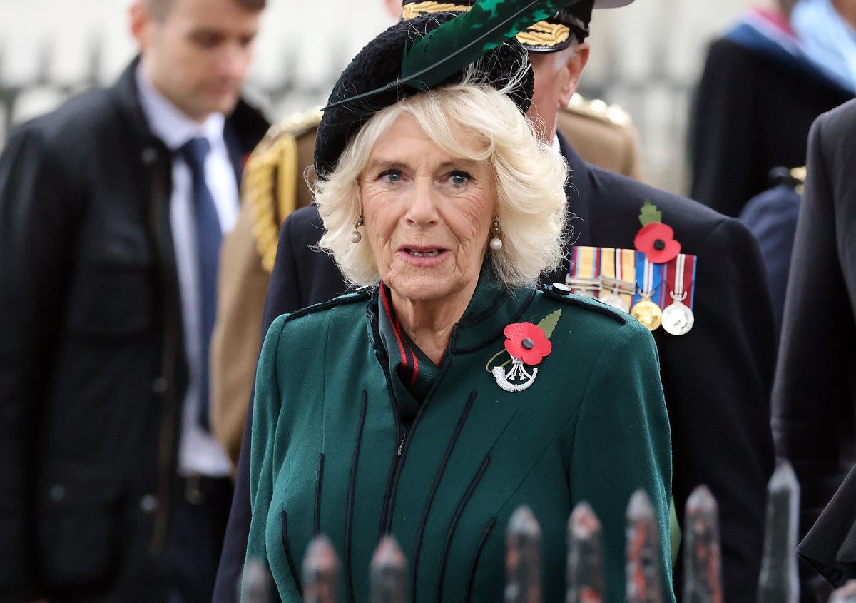 Camilla posługuje się tytułem królowa konsorta, czyli małżonka