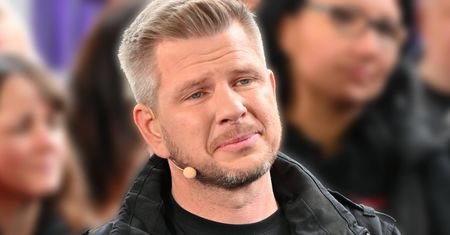 Filip Chajzer promował fundację. Po jej upadku ludzie zostali bez pieniędzy