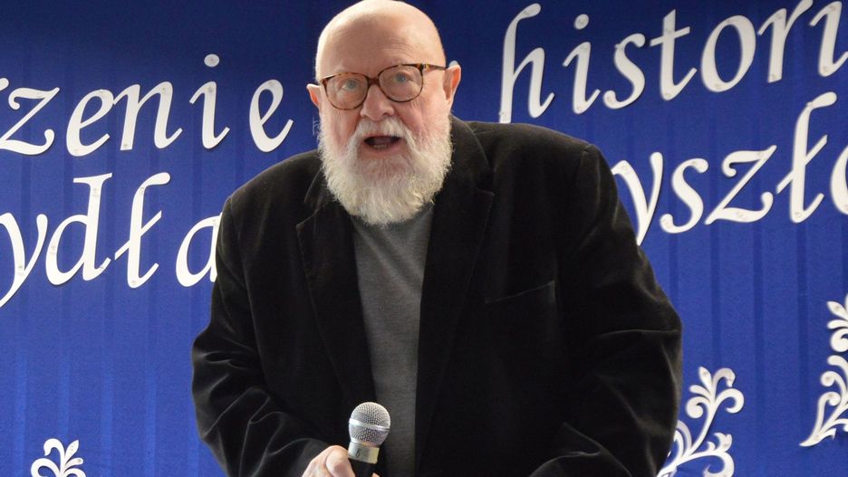 Profesor Jerzy Bralczyk był gościem honorowym Szkoły Podstawowej numer 3 w Suchedniowie podczas jubileuszu 70 - lecia placówki.