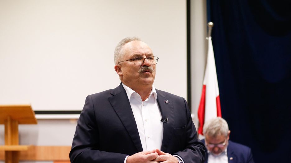 Marek Jakubiak
Konin, 11.12.2024. Pose� KP Wolni Republikanie, kandydat w przysz�orocznych wyborach na prezydenta RP Marek Jakubiak podczas spotkania z mieszka�cami w Koninie, 11 bm. Wydarzenie zorganiowa�y kluby Gazety Polskiej. (doro) PAP/Bartosz Skonieczny
Bartosz Skonieczny
kampania, kandydat, Kluby Gazety Polskiej, na prezydenta, polityk, polityka, prezydenckie, spotkanie, wybory