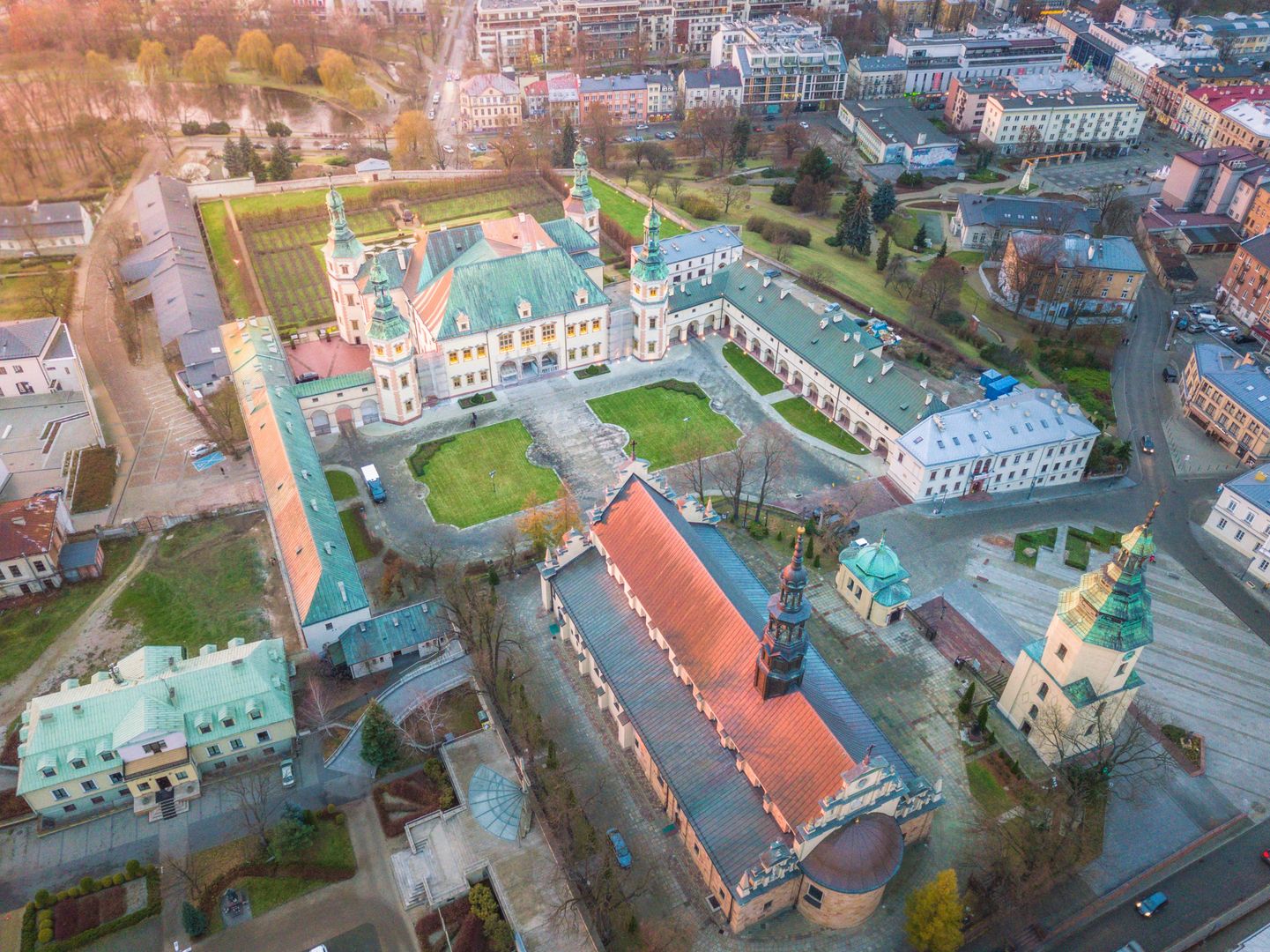 Pogoda w Kielcach. Prognoza na czwartek, 1 maja 2025. Pogodne niebo i przyjemne temperatury