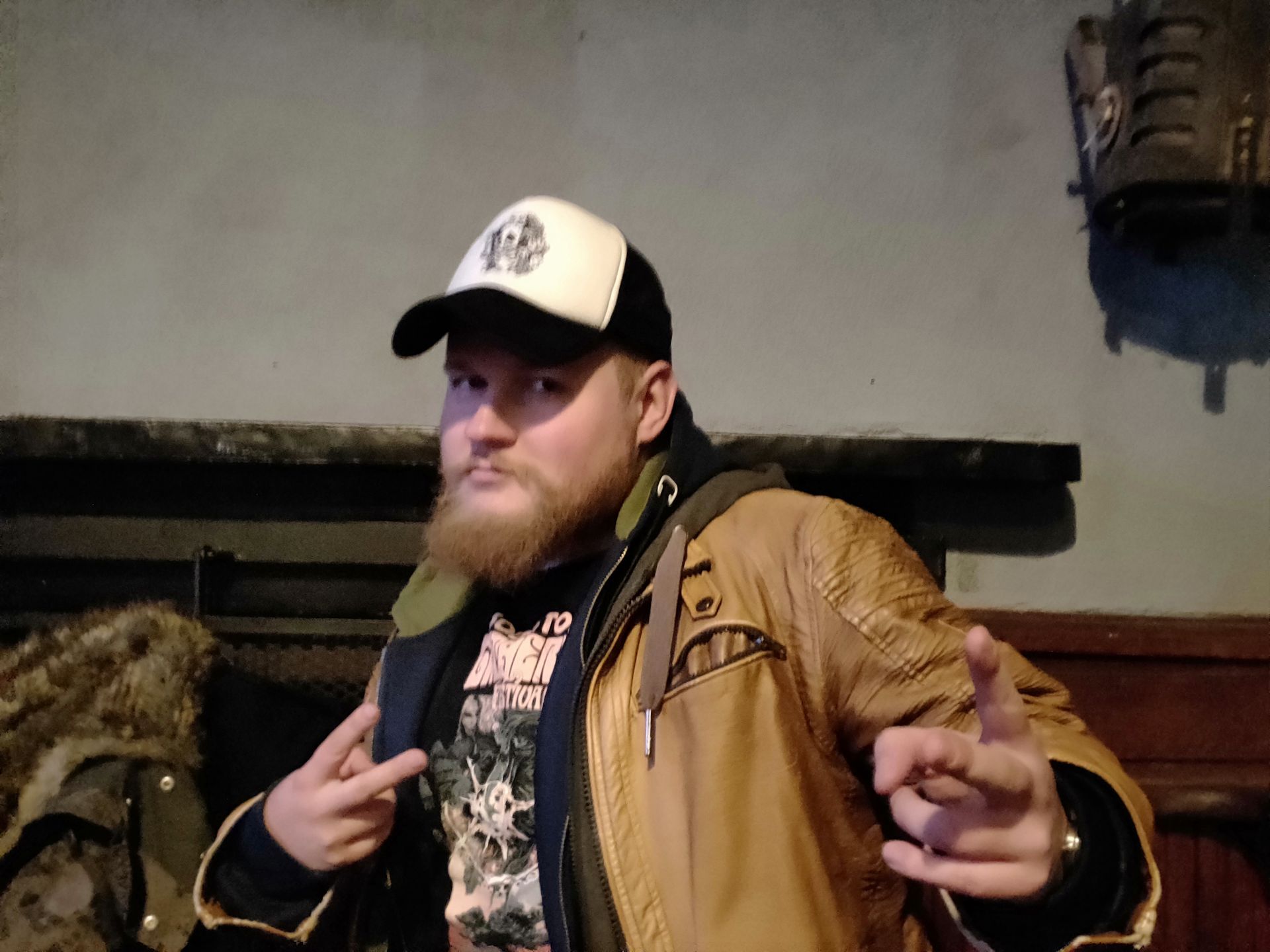 tryb portretowy, f/1,5, ISO 4464, 1/14 s