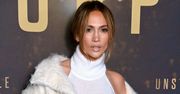 Zjawiskowa Jennifer Lopez w sukience i płaszczu POLSKIEJ projektantki. Cena zwala z nóg