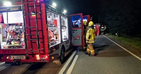 Motocyklista w ostatniej chwili wyminął pieszego. Tragedia na drodze