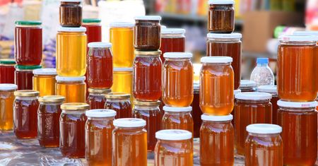 Miód Mazurski z Wietnamu. W produkcie składniki z Dalekiego Wschodu