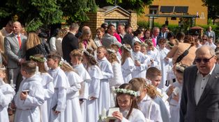 Pierwsza Komunia Święta w parafii św. Wojciecha – wyjątkowy dzień dla najmłodszych wiernych