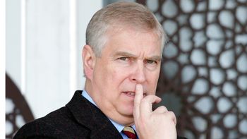 Eksksiążę Andrzej poleciał PRYWATNYM SAMOLOTEM do arabskiego szejka?! "Towarzyszył mu tylko jeden ochroniarz"