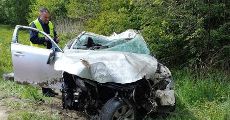 Pijany uderzył BMW w drzewo. Nie żyje 34-latek