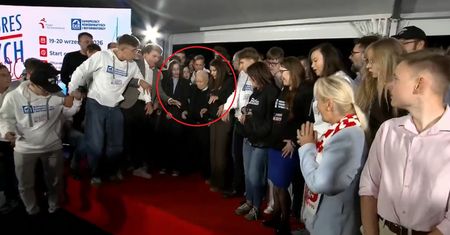 Incydent na spotkaniu z Kaczyńskim. Nagle zarwał się podest z prezesem