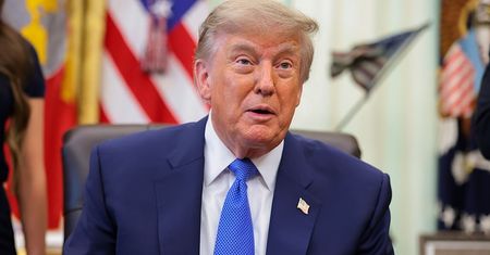 "Wymagaliśmy 72 wkłuć". Trump robi kipisz w szczepieniach