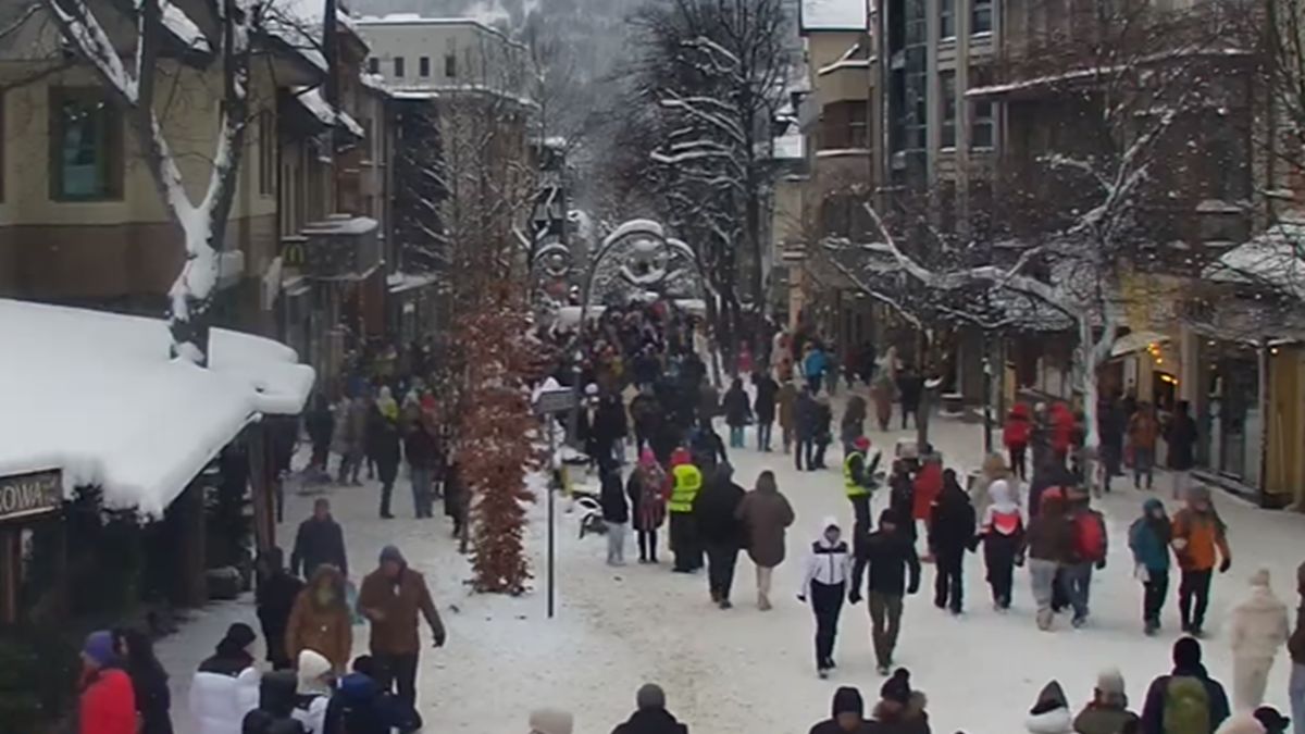 Tłumy turystów w Zakopanem.